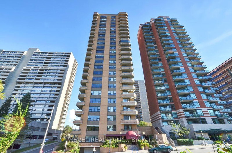 2003 - 556 Laurier Avenue W