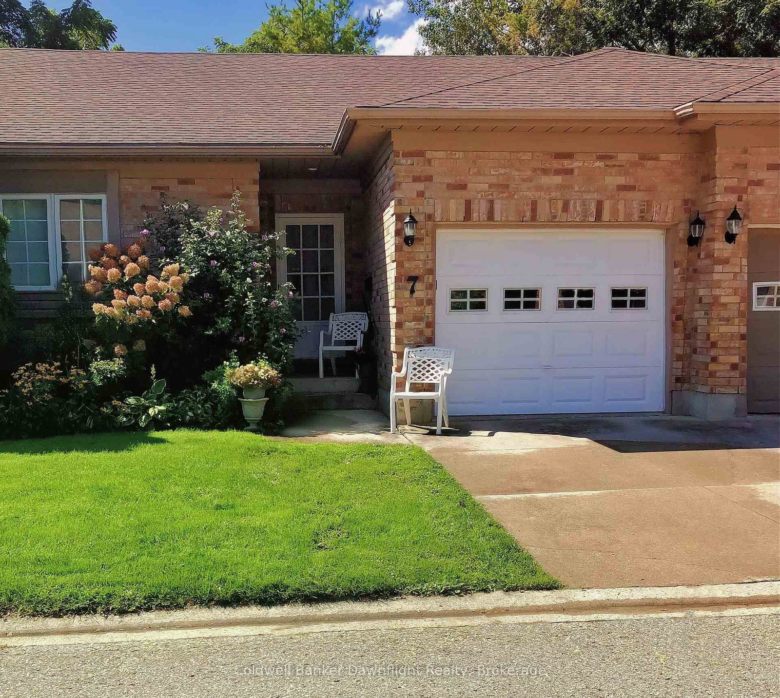7 Brookside Place • South Huron, ON photo 1