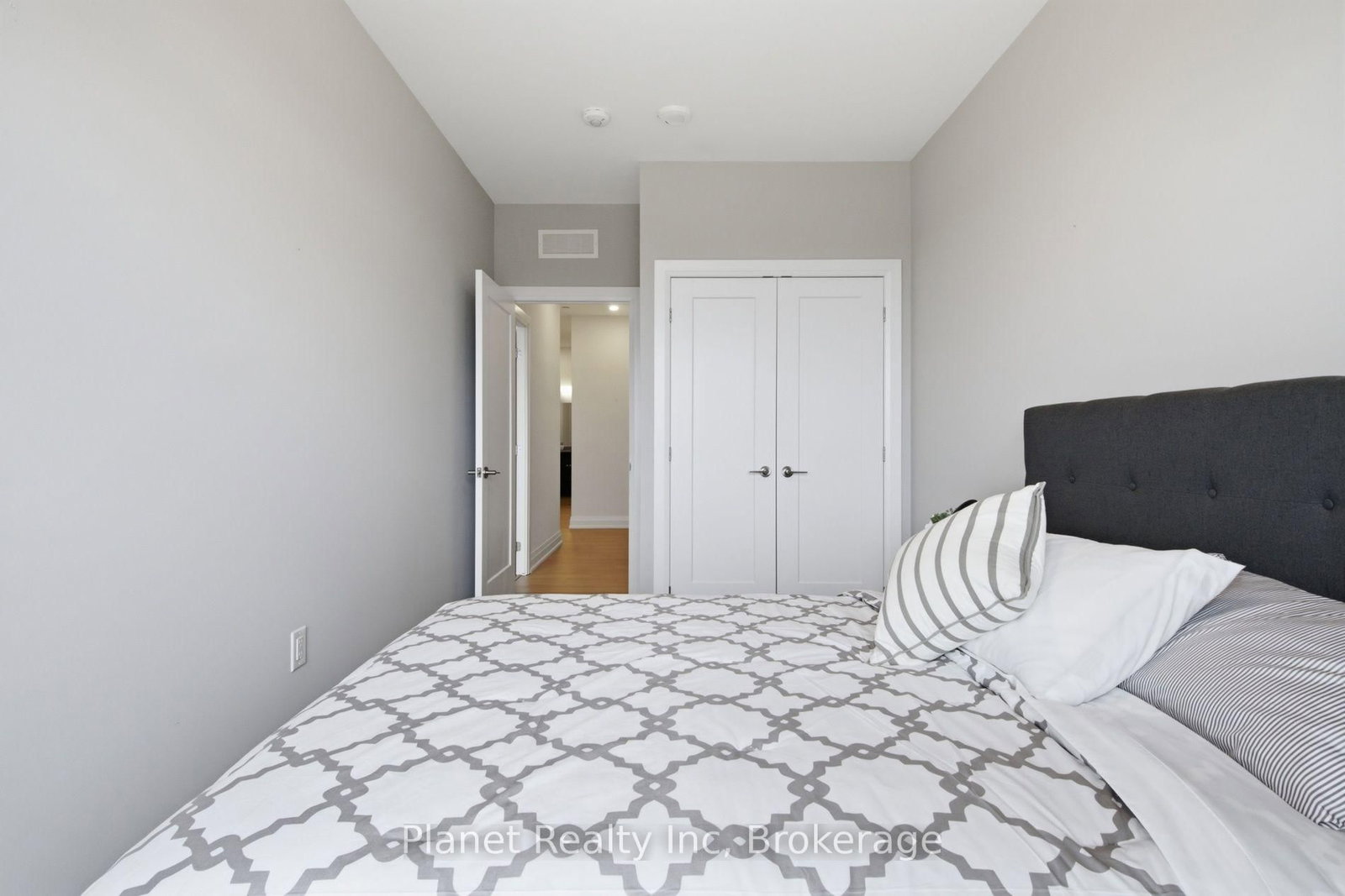 71 Wyndham Street S • #1003 • Guelph, ON photo 15