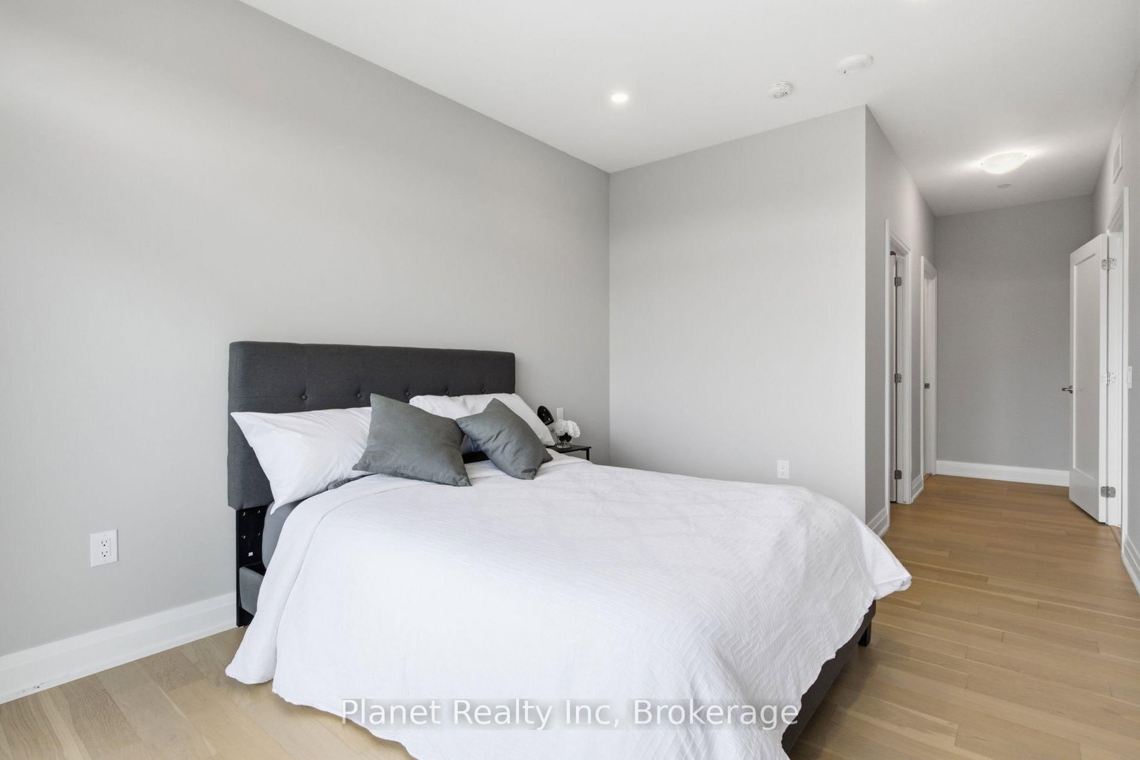 71 Wyndham Street S • #1003 • Guelph, ON photo 8