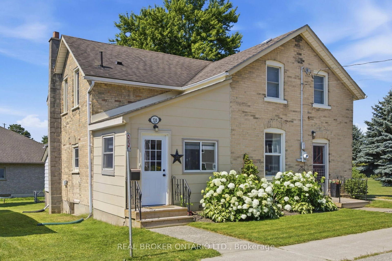 Detached House for sale at 520 Elma Street, North Perth, Ontario, N4W 1W3 - Listowel - MLS: X13759262