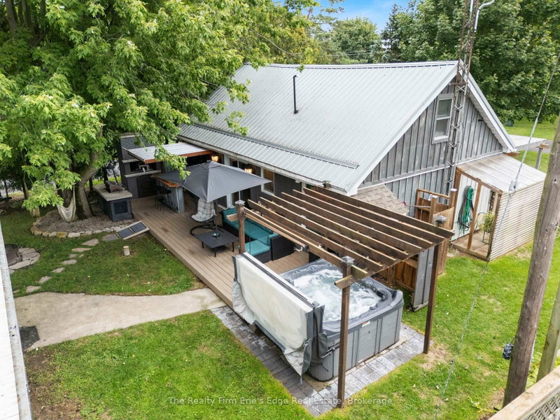 14 Howey Ave photo 3
