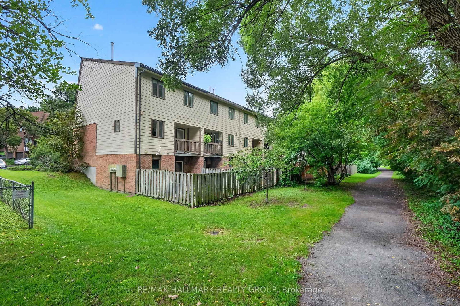 1427 Forge Street • Ottawa, ON photo 38