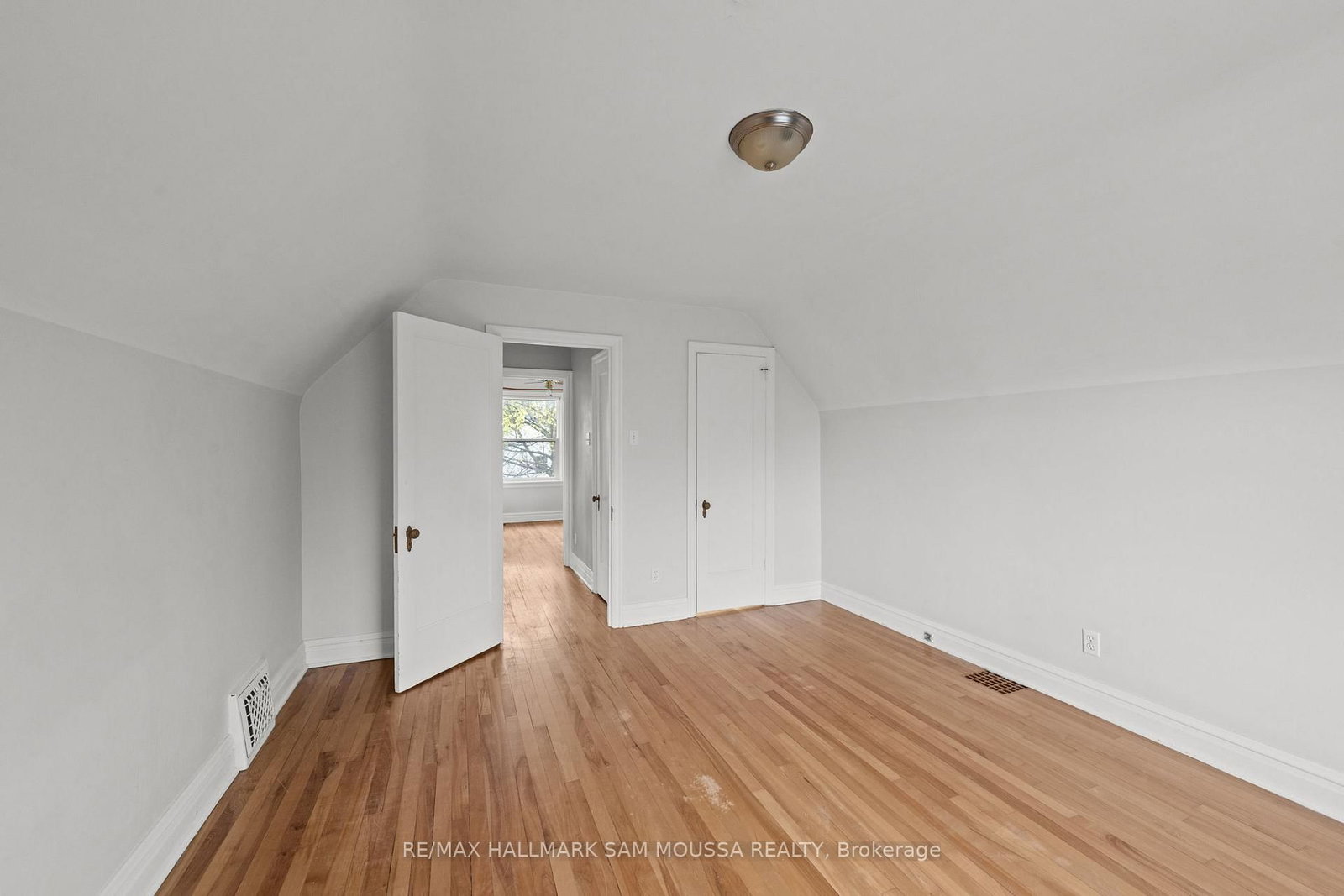 378 Byron Avenue • Ottawa, ON photo 16