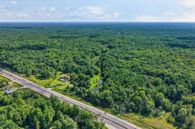 1304 11 Highway N • Gravenhurst, ON photo 2