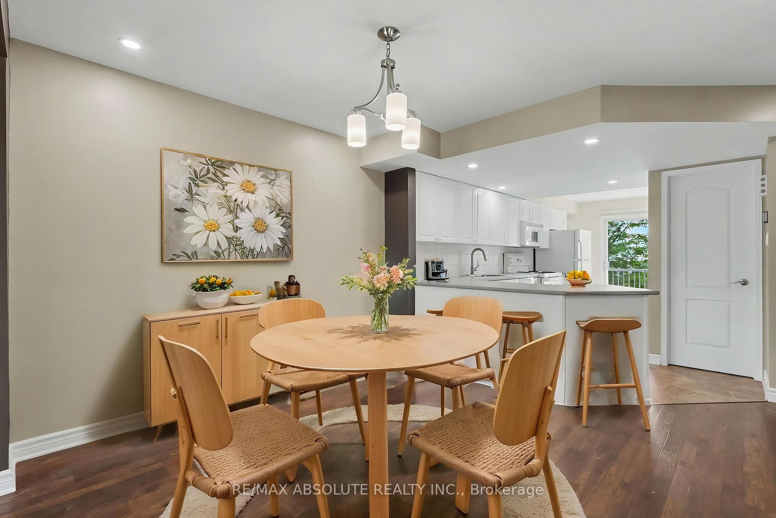 294 Cresthaven Drive • Ottawa, ON photo 4