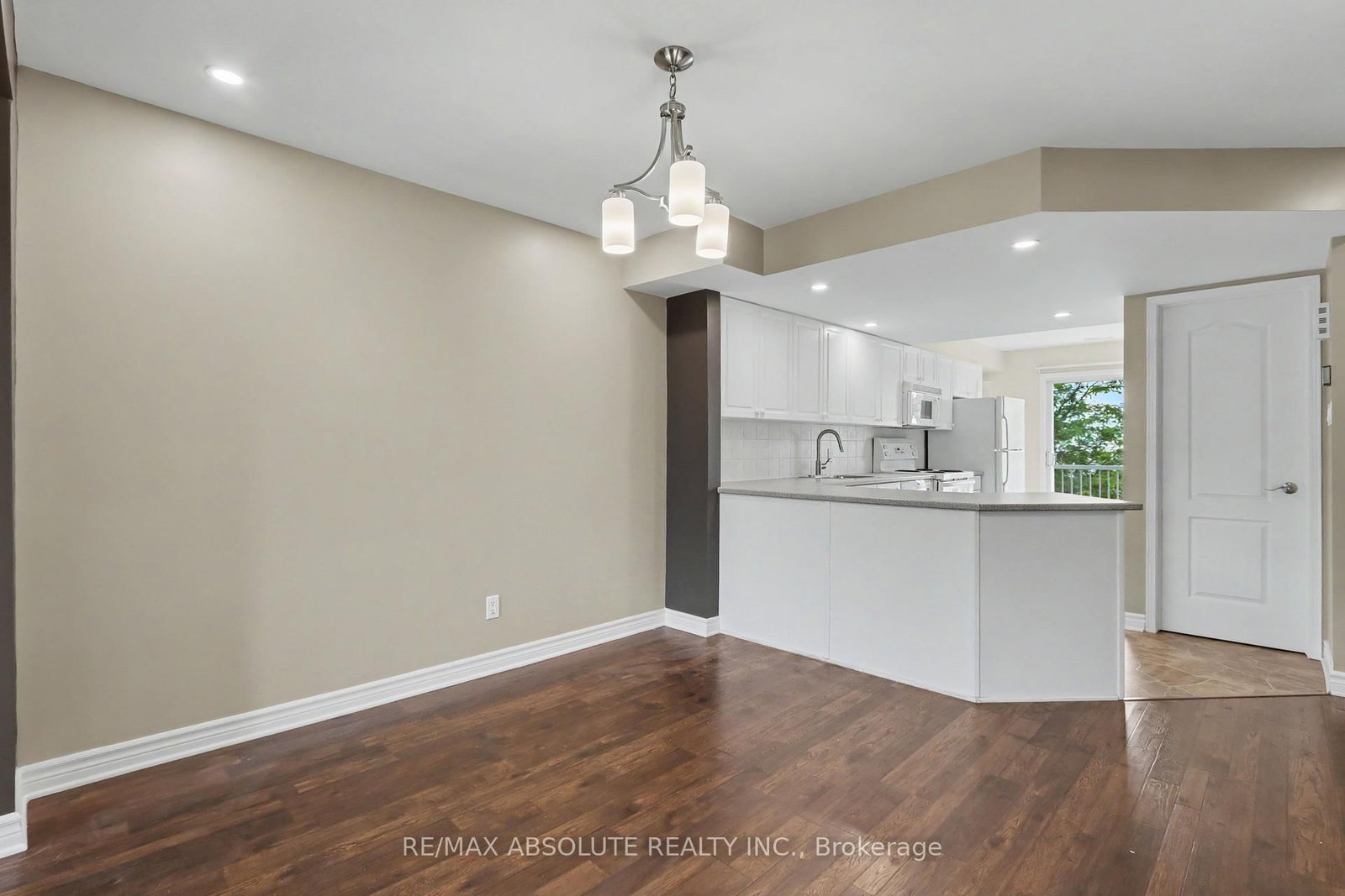294 Cresthaven Drive • Ottawa, ON photo 5