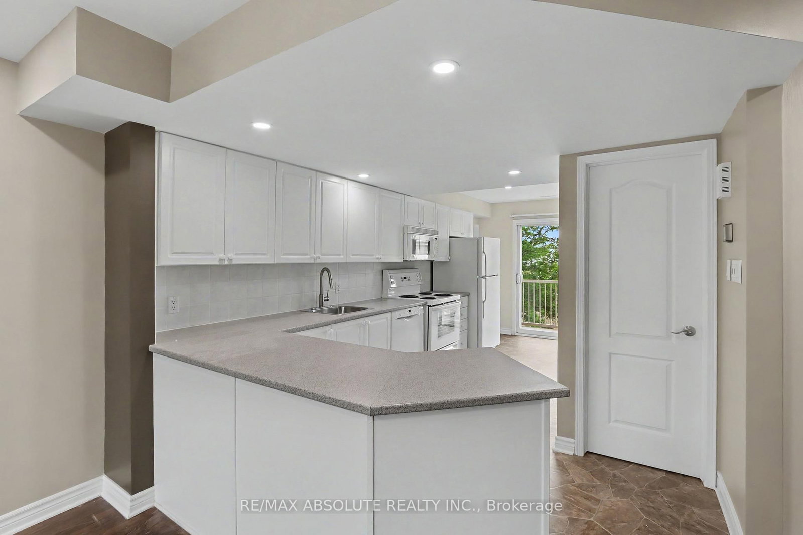 294 Cresthaven Drive • Ottawa, ON photo 6