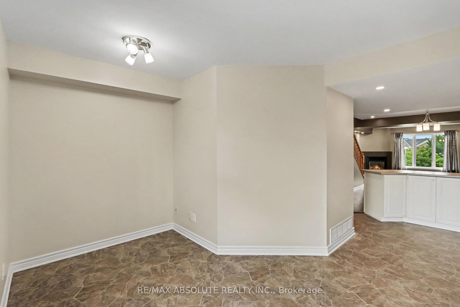 294 Cresthaven Drive • Ottawa, ON photo 8