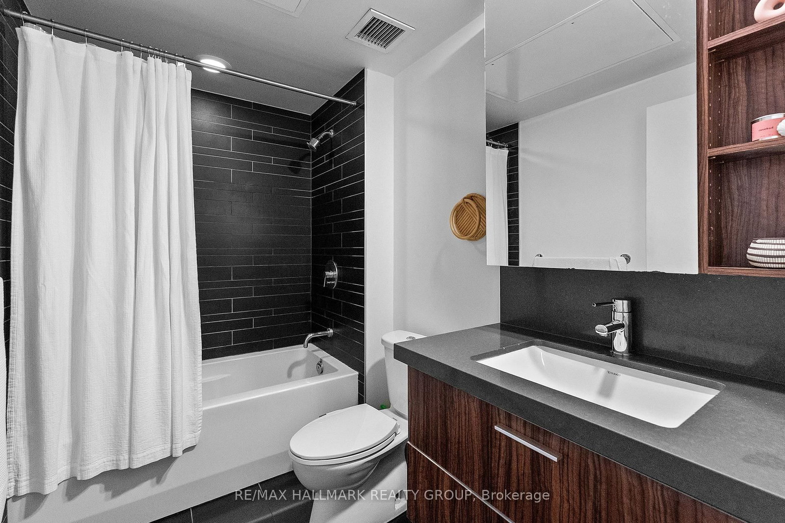 360 Mcleod Street • #515 • Ottawa, ON photo 8