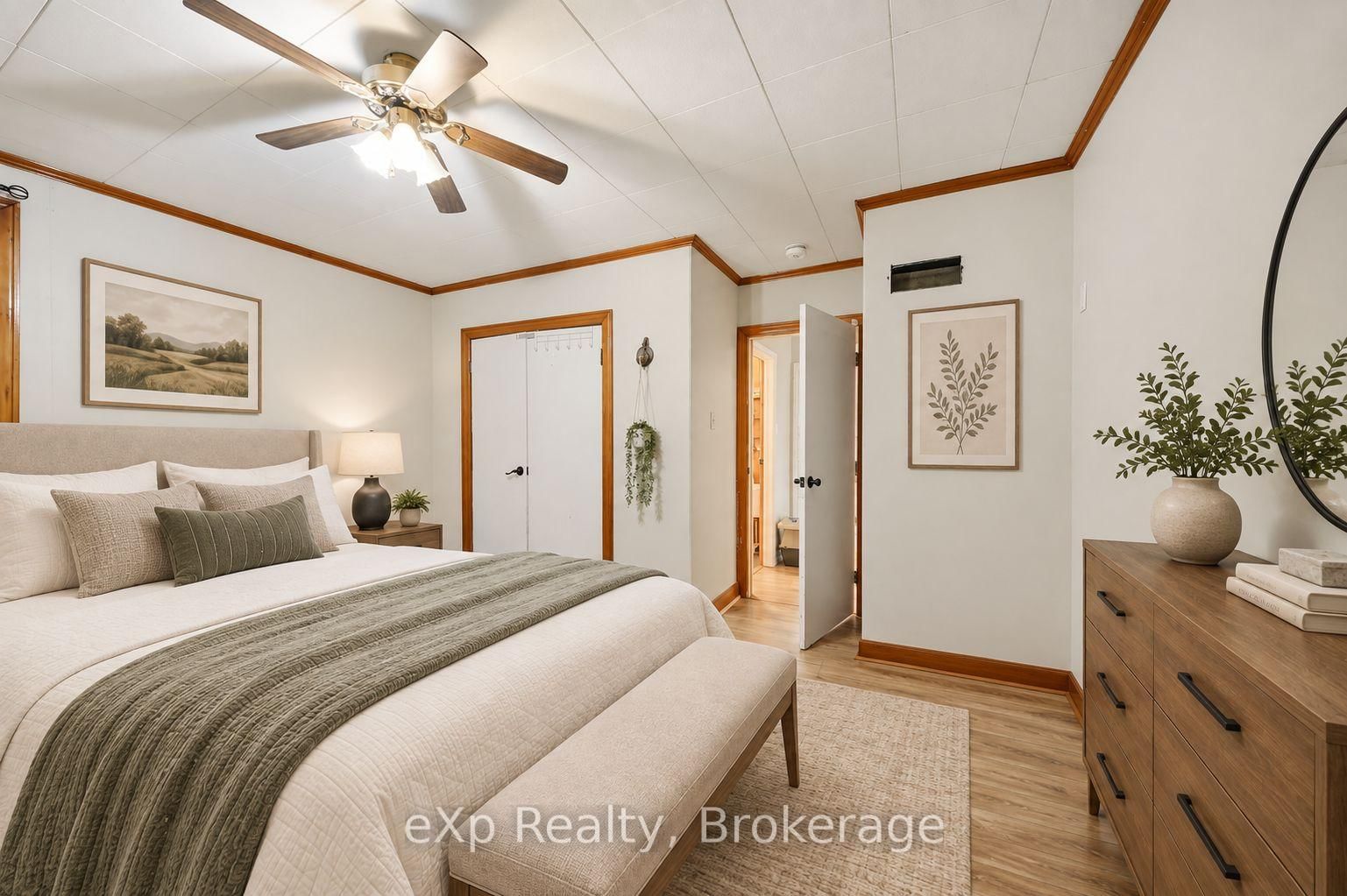 17 Burton Street • Belleville, ON photo 11