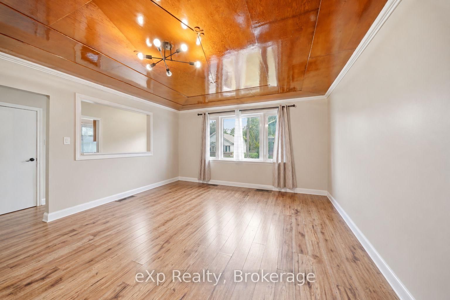 17 Burton Street • Belleville, ON photo 3