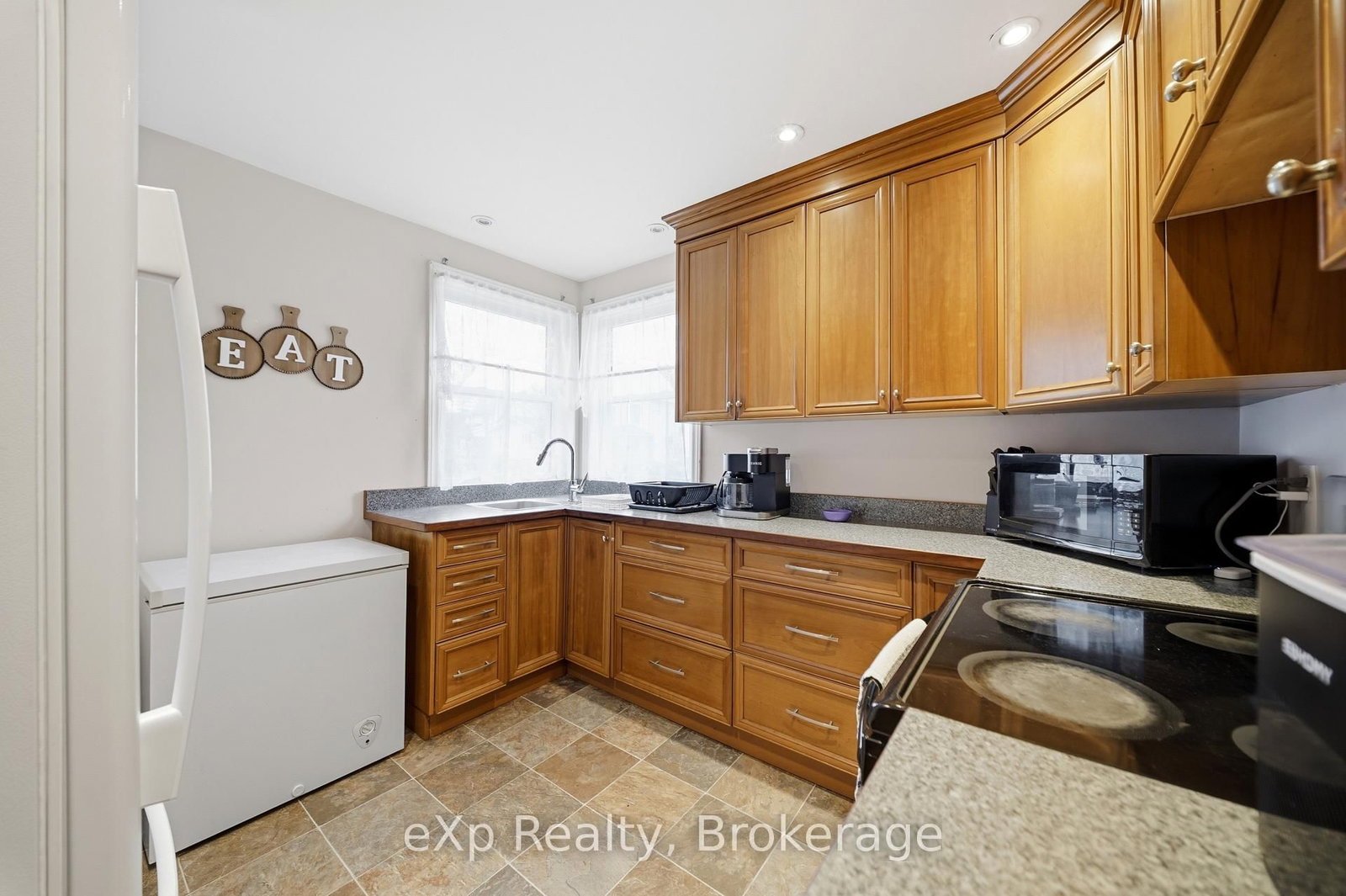 17 Burton Street • Belleville, ON photo 6