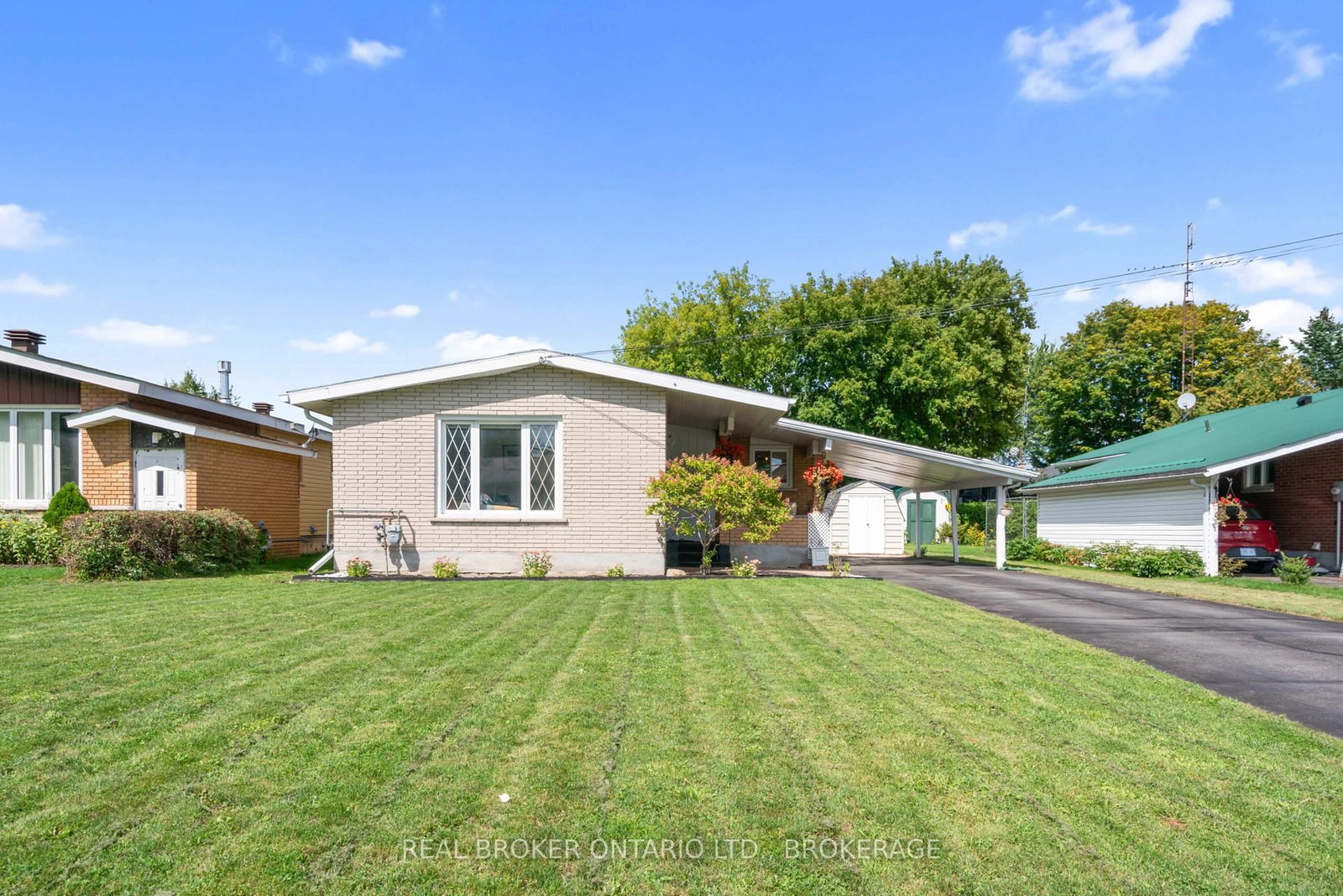 121 St. George Street W • North Glengarry, ON photo 2