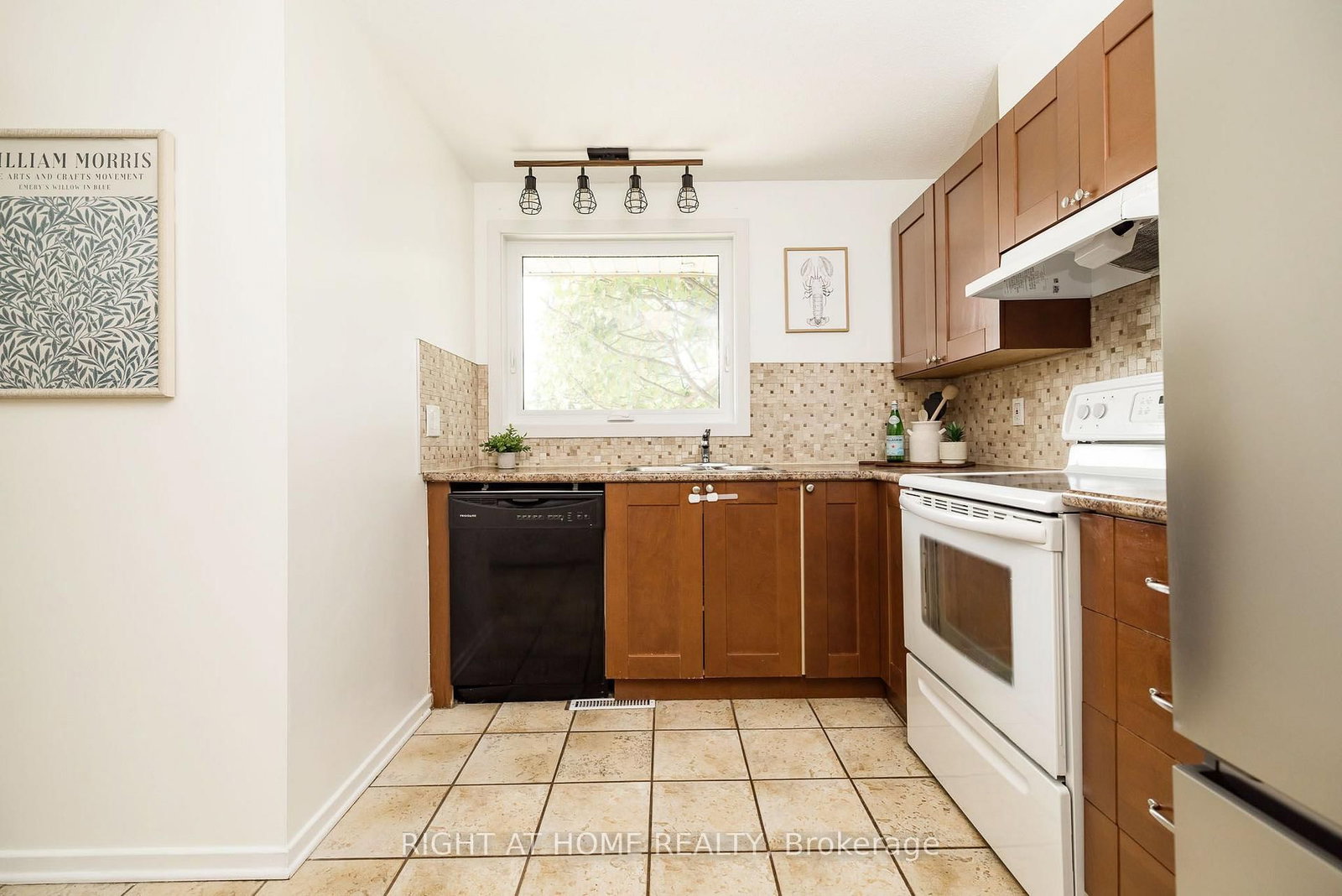 30 Berkshire Way • Barrhaven, ON photo 14