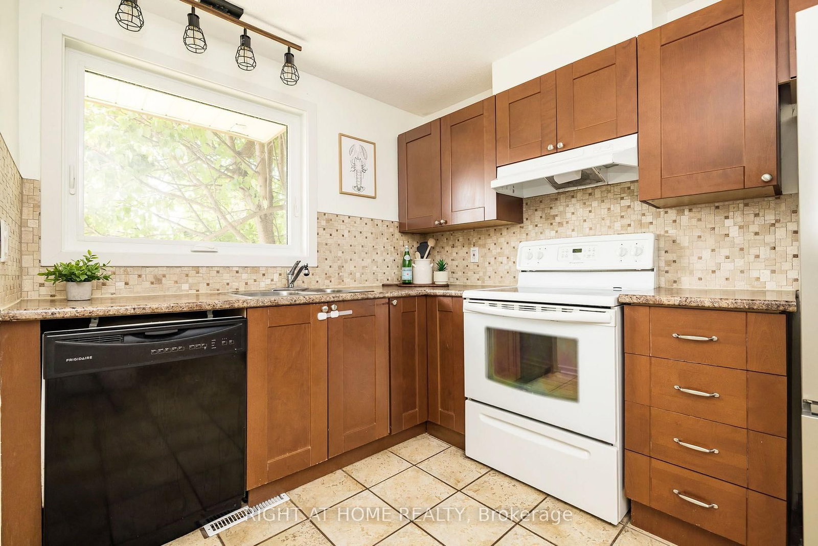 30 Berkshire Way • Barrhaven, ON photo 15