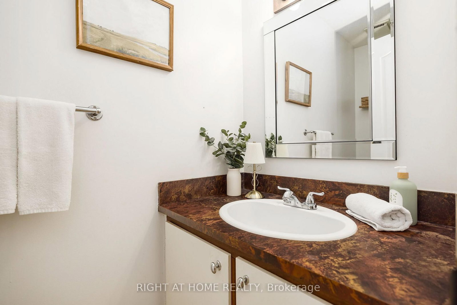 30 Berkshire Way • Barrhaven, ON photo 18