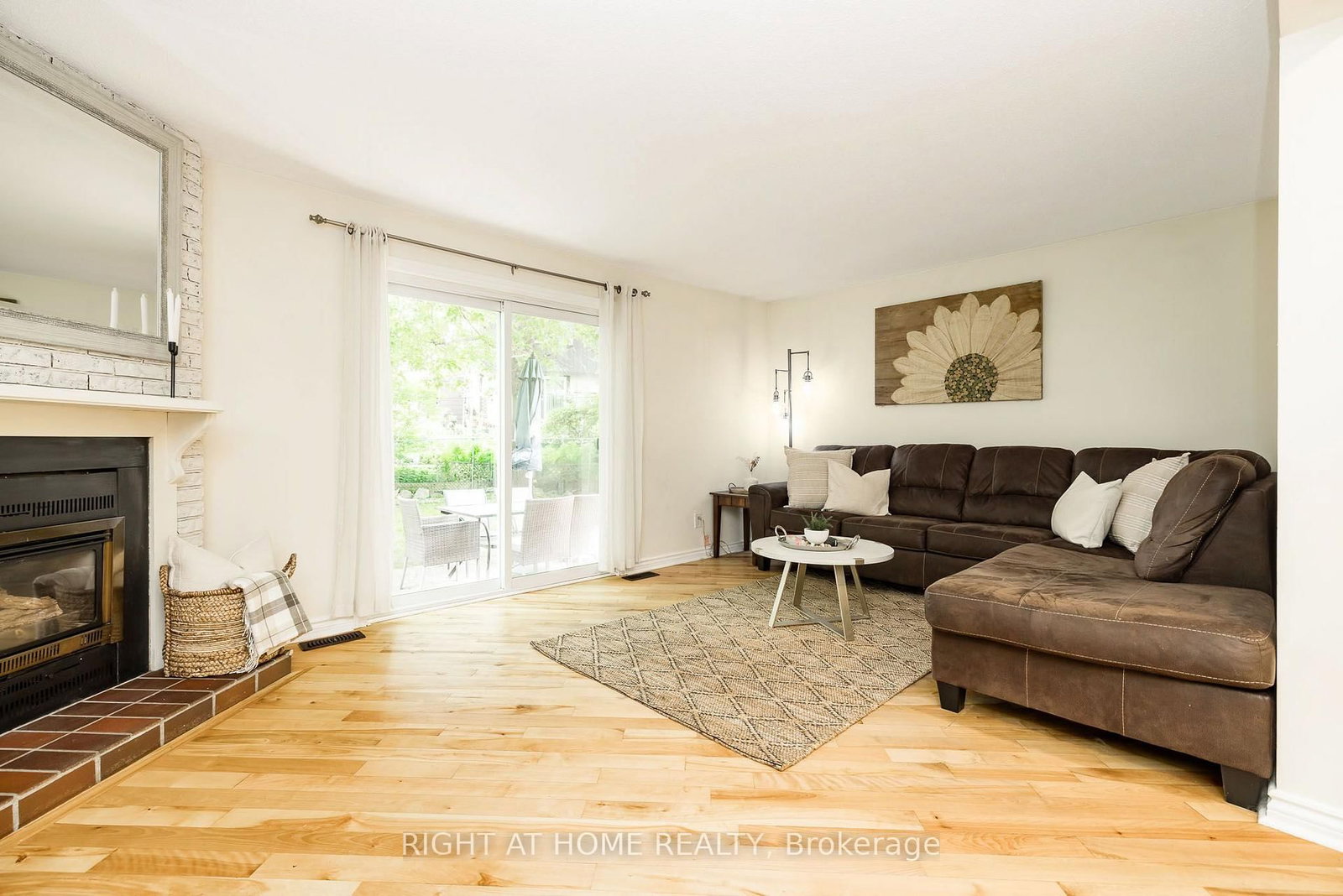 30 Berkshire Way • Barrhaven, ON photo 9