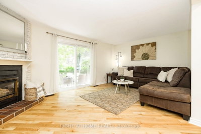 30 Berkshire Way • Barrhaven, ON photo 9
