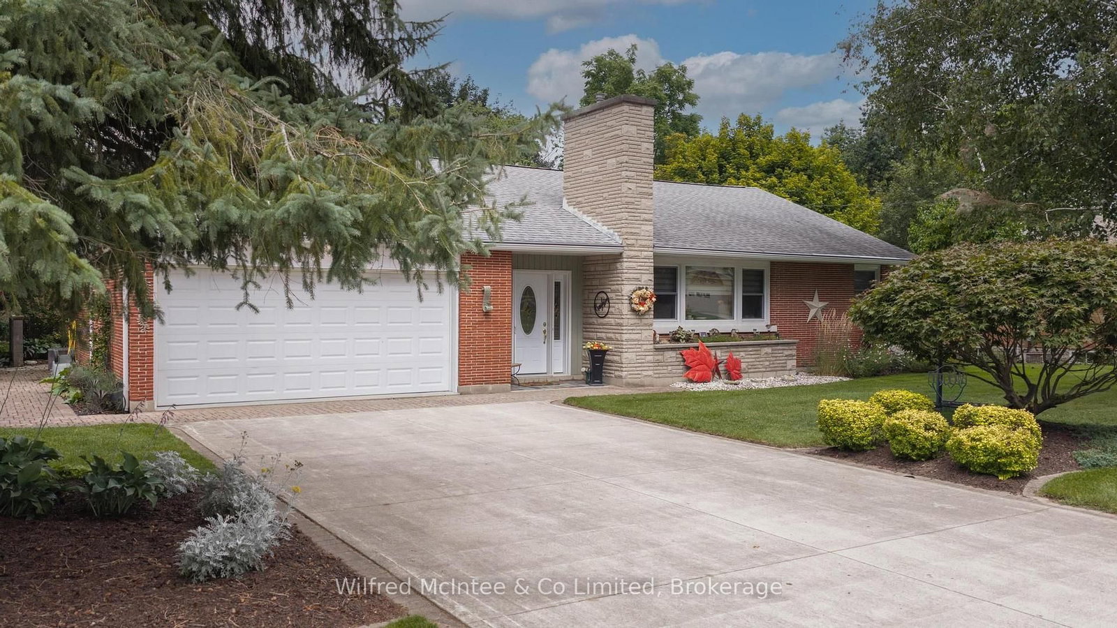 31 Johnstone Boulevard • Brockton, ON photo 1