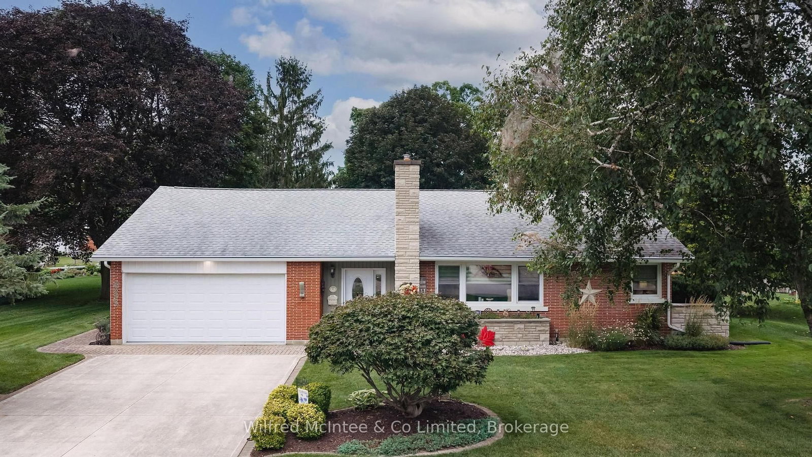 31 Johnstone Boulevard • Brockton, ON photo 14