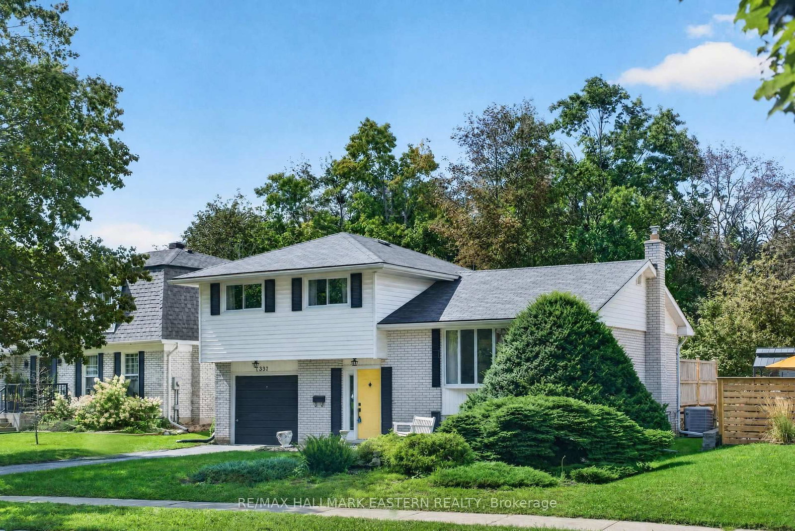 1337 Franklin Drive W • Peterborough, ON photo 2