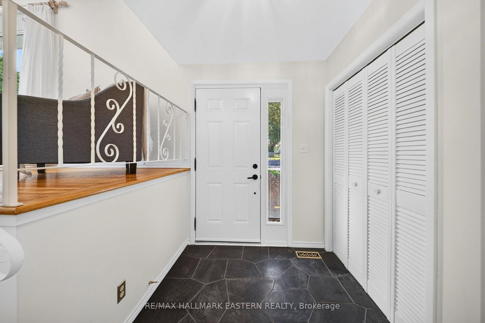 1337 Franklin Drive W • Peterborough, ON photo 3
