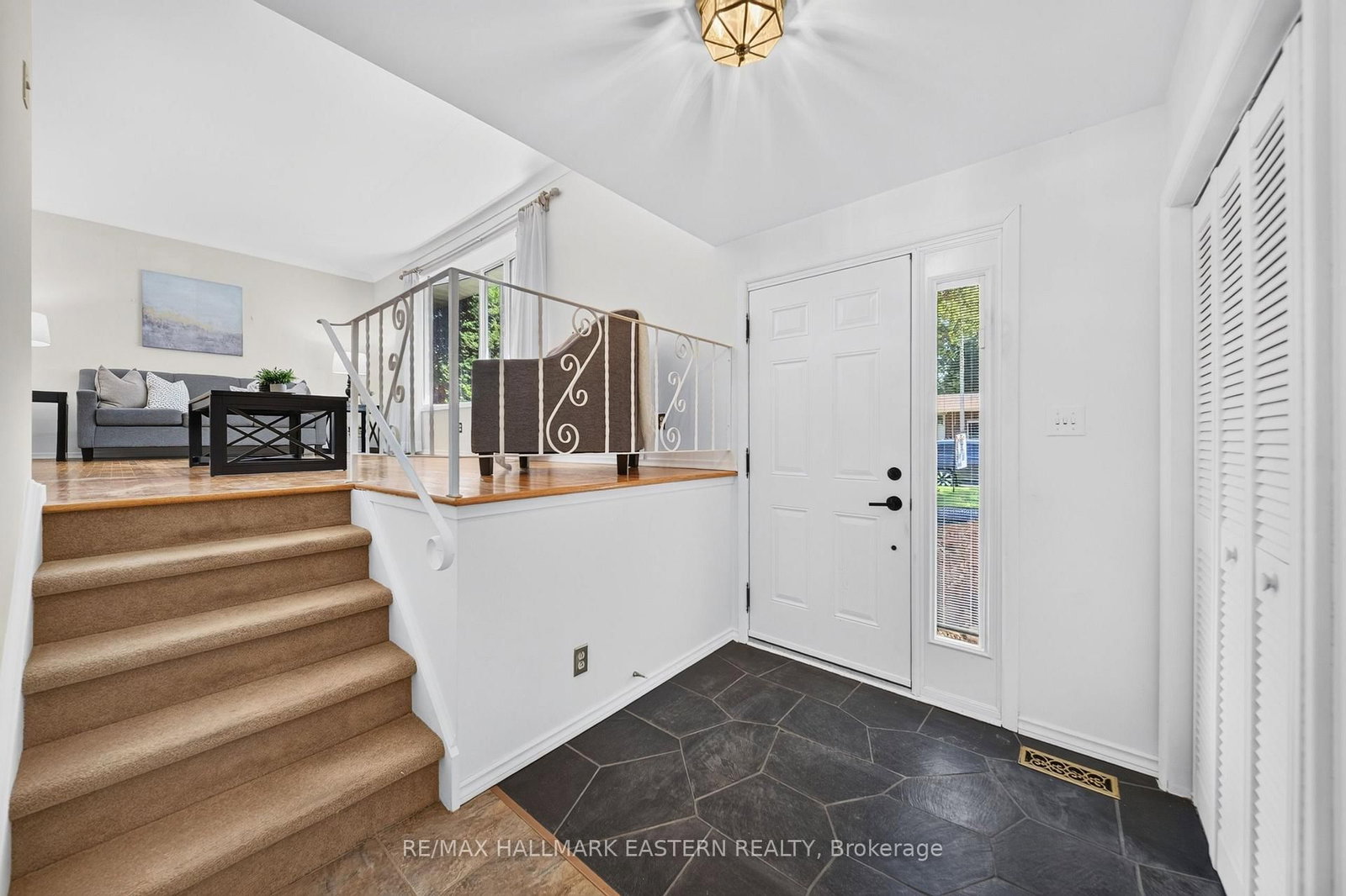 1337 Franklin Drive W • Peterborough, ON photo 4