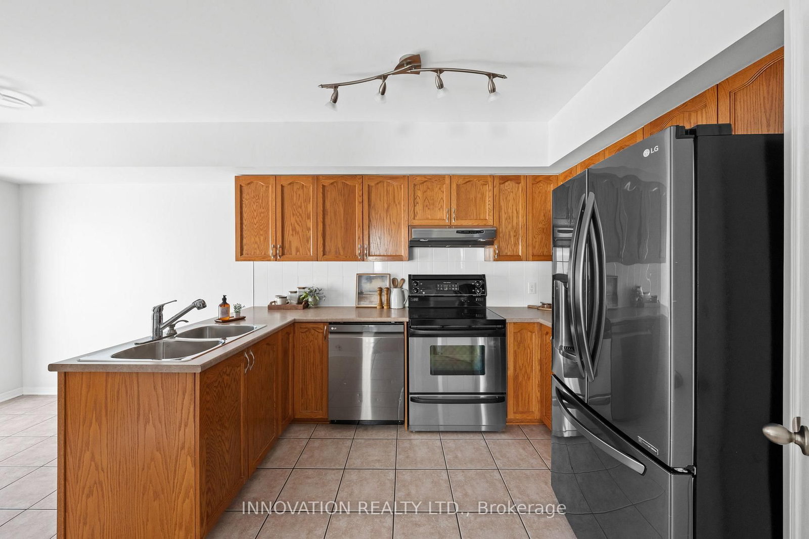 37 Chantilly Gate • Stittsville, ON photo 12