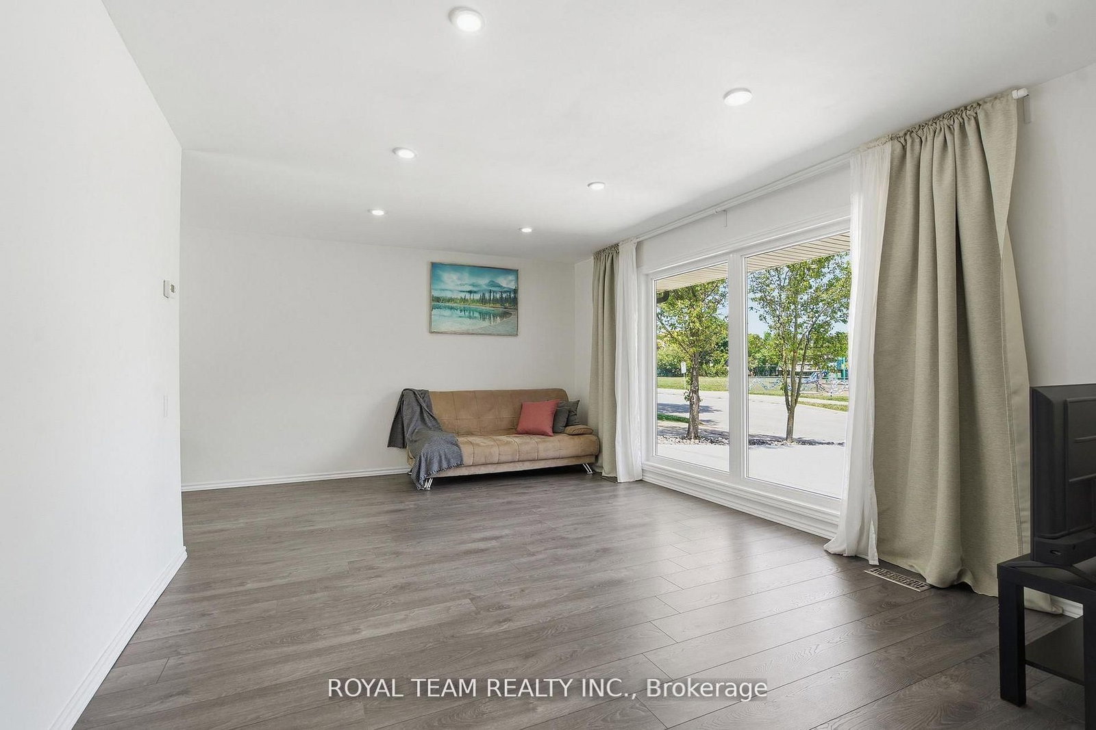 653 Steeplechase Drive • London South, ON photo 9