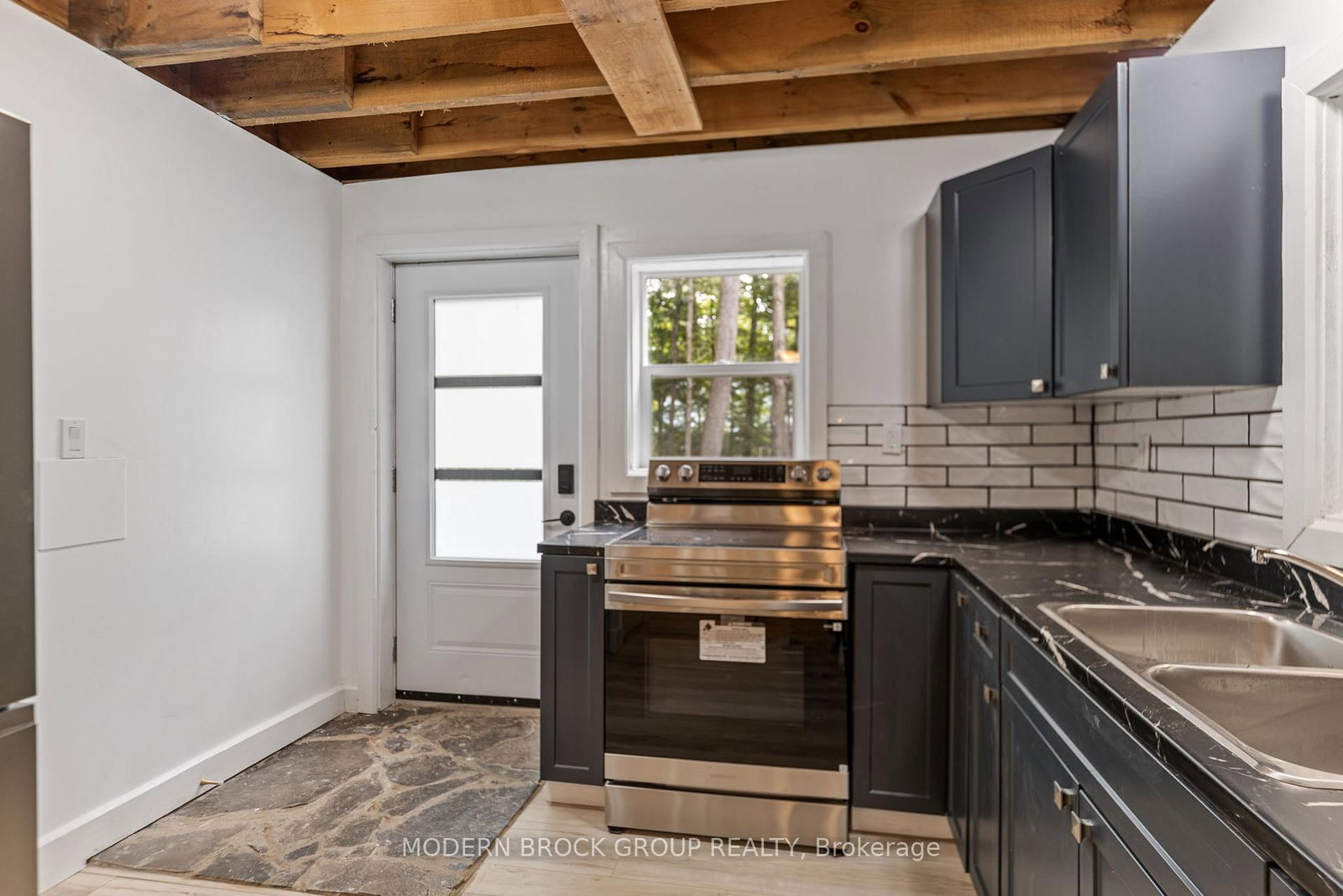 155 Woodvale Road • Leeds and the Thousand Islands, ON photo 12