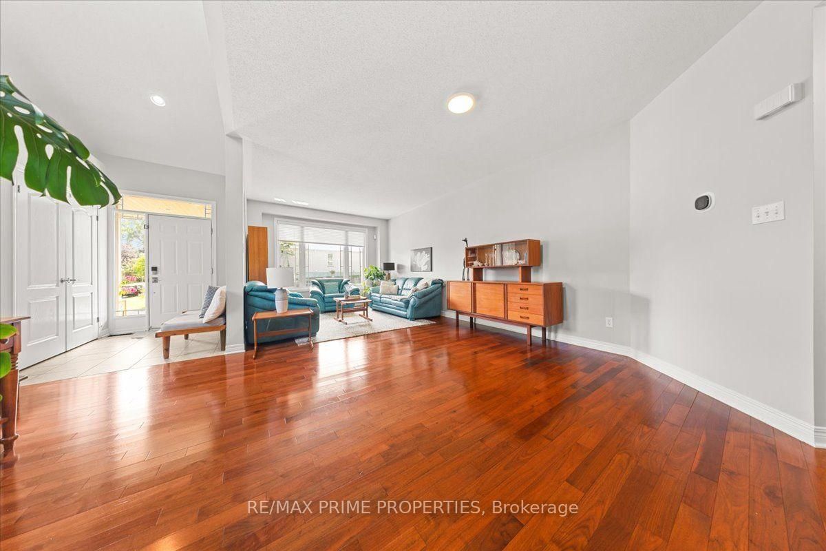 20 Quarry Ridge Drive • Ottawa, ON photo 9