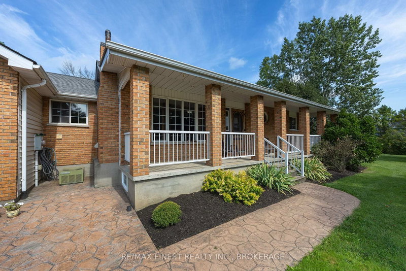 995 Bridge Street W