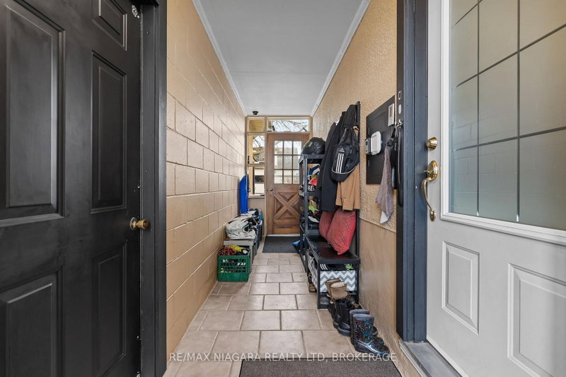 506 Main Street W