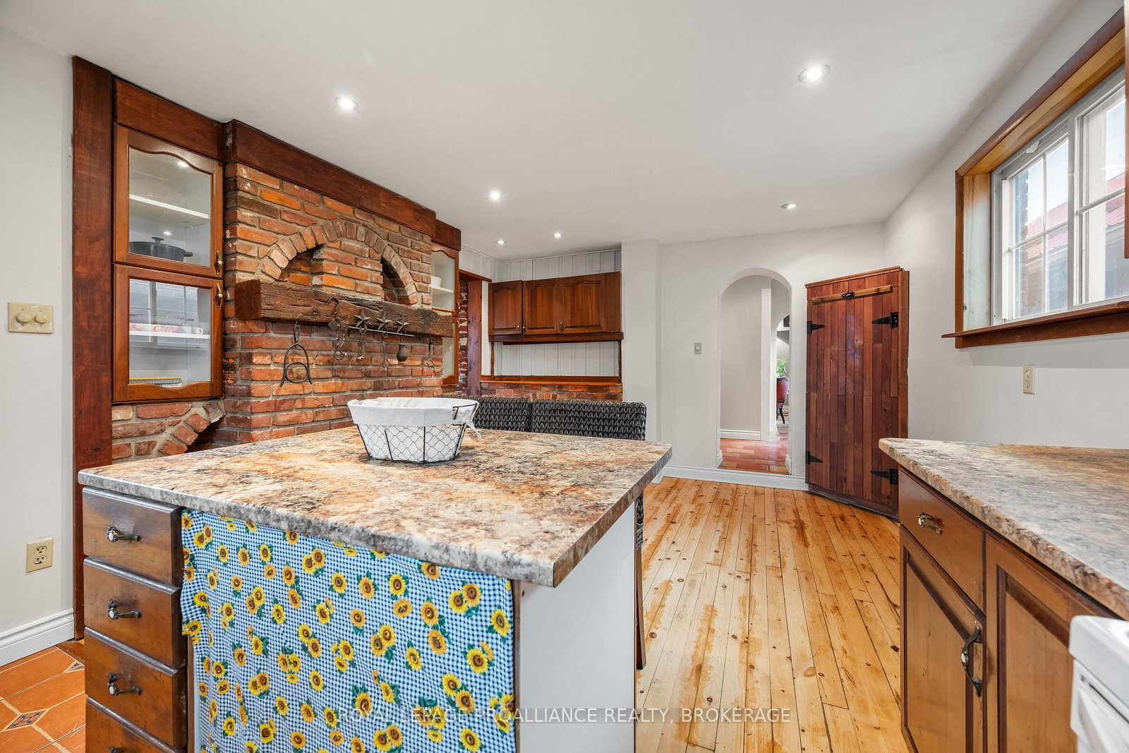 277 Brock Street • Gananoque, ON photo 13