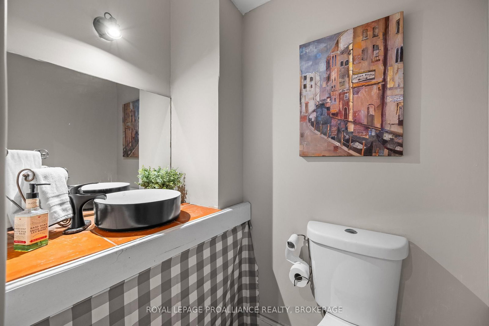 277 Brock Street • Gananoque, ON photo 16
