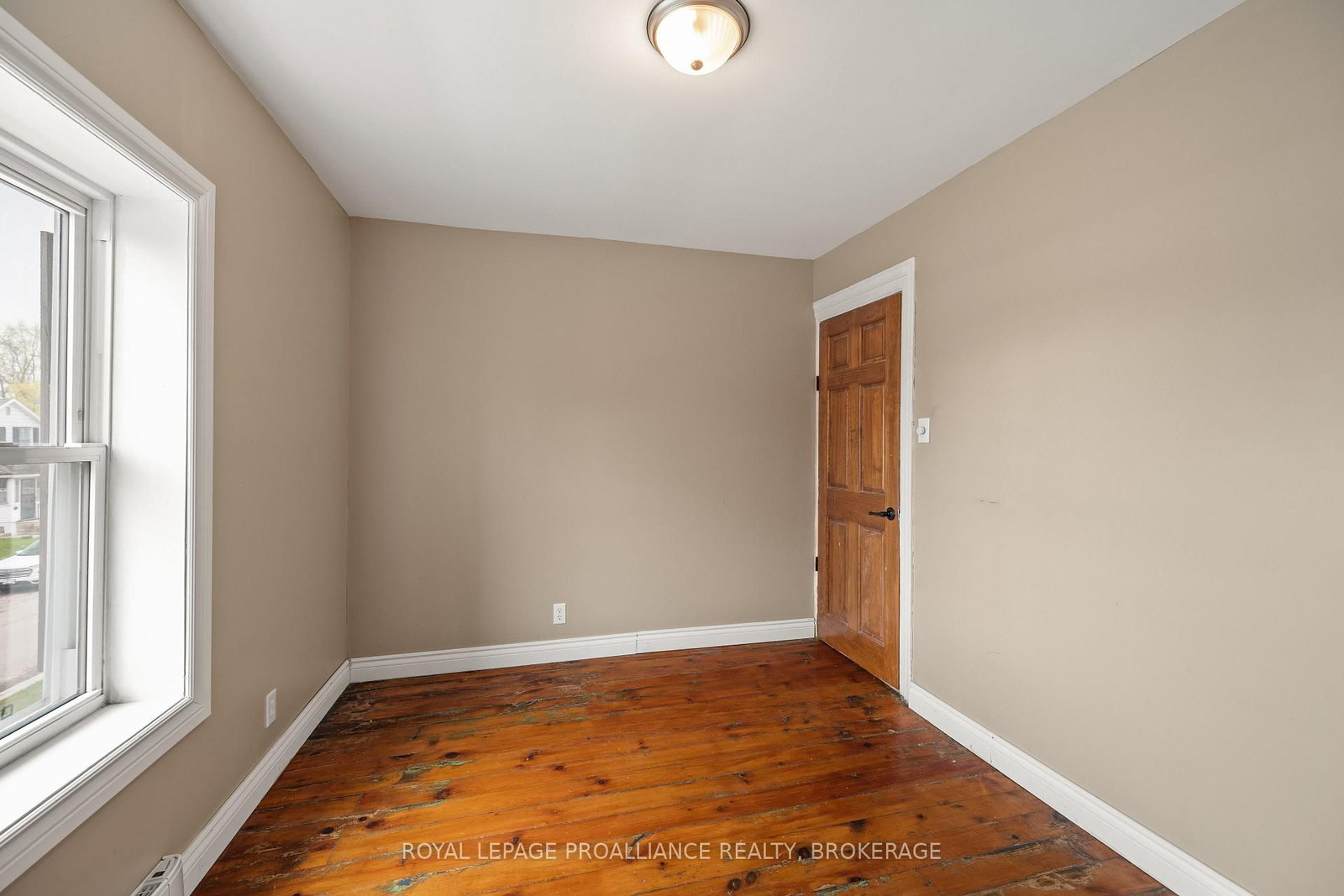 277 Brock Street • Gananoque, ON photo 22