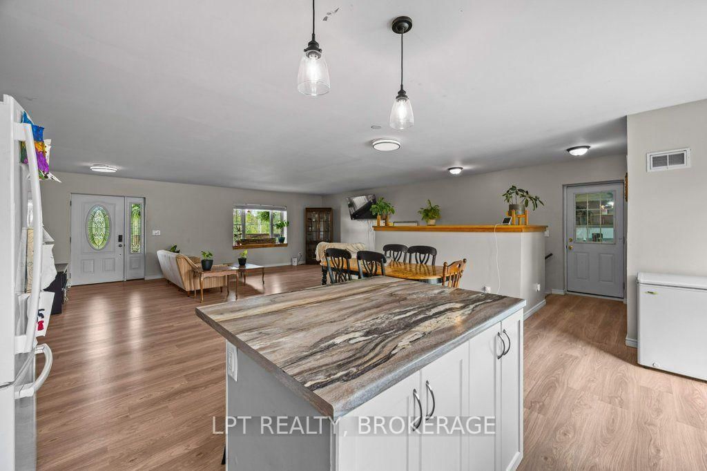 3284 County Road 14 Road • Kaladar, ON photo 13