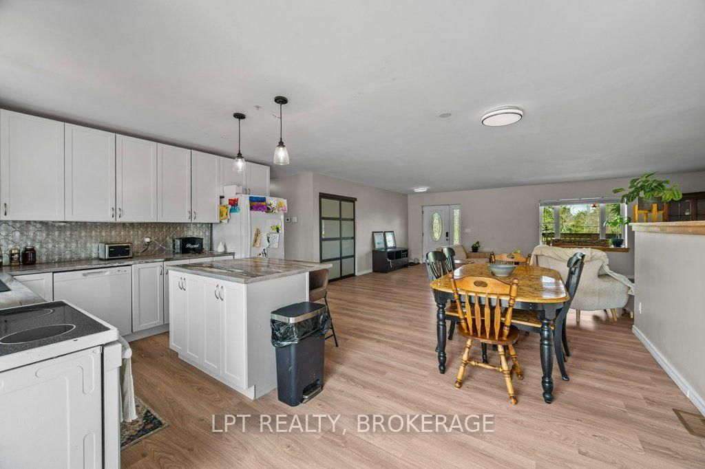 3284 County Road 14 Road • Kaladar, ON photo 15