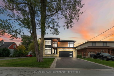 Detached House for sale at 1546 Claymor Avenue, Ottawa, Ontario, K2C 1T1 - Carleton Heights - MLS: X13760190