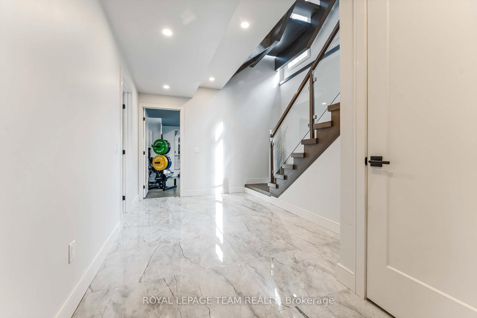 1546 Claymor Avenue • Ottawa, ON photo 35