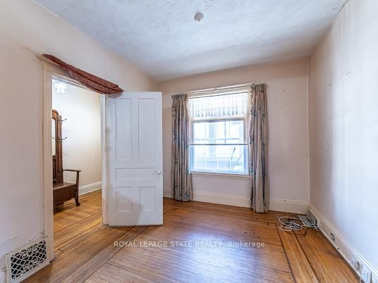 35 Sherman Avenue N • Hamilton, ON photo 11