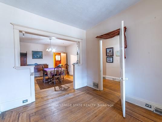 35 Sherman Avenue N • Hamilton, ON photo 12