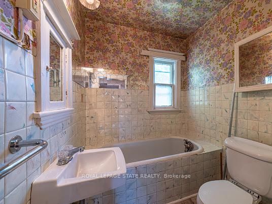 35 Sherman Avenue N • Hamilton, ON photo 18