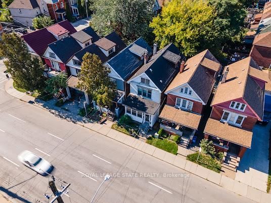 35 Sherman Avenue N • Hamilton, ON photo 5