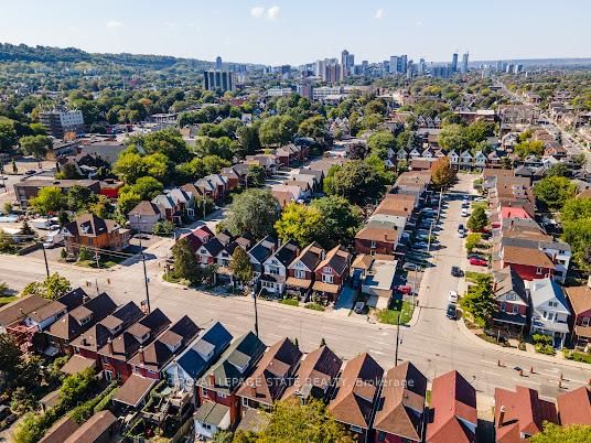 35 Sherman Avenue N • Hamilton, ON photo 6