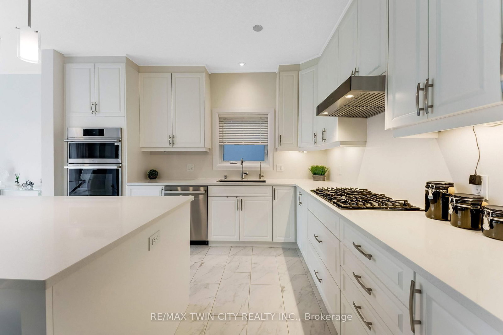 27 Jacob Detweiller Drive • Kitchener, ON photo 12
