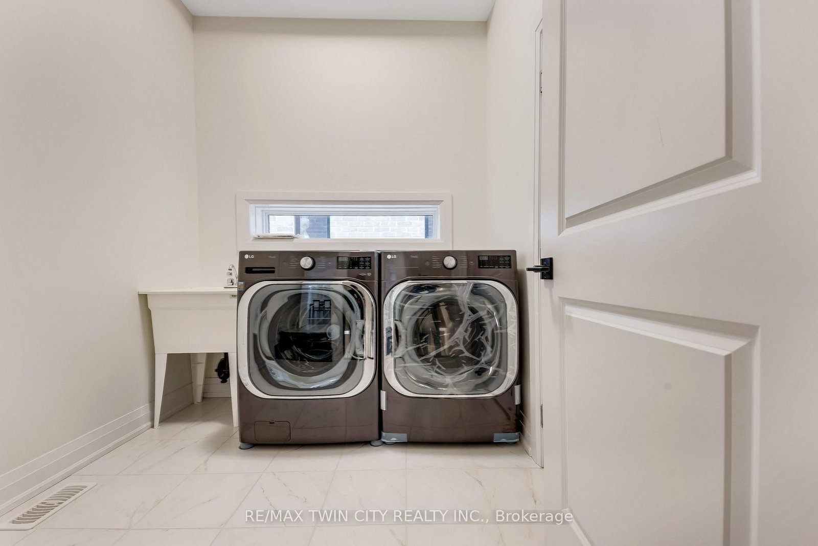 27 Jacob Detweiller Drive • Kitchener, ON photo 22