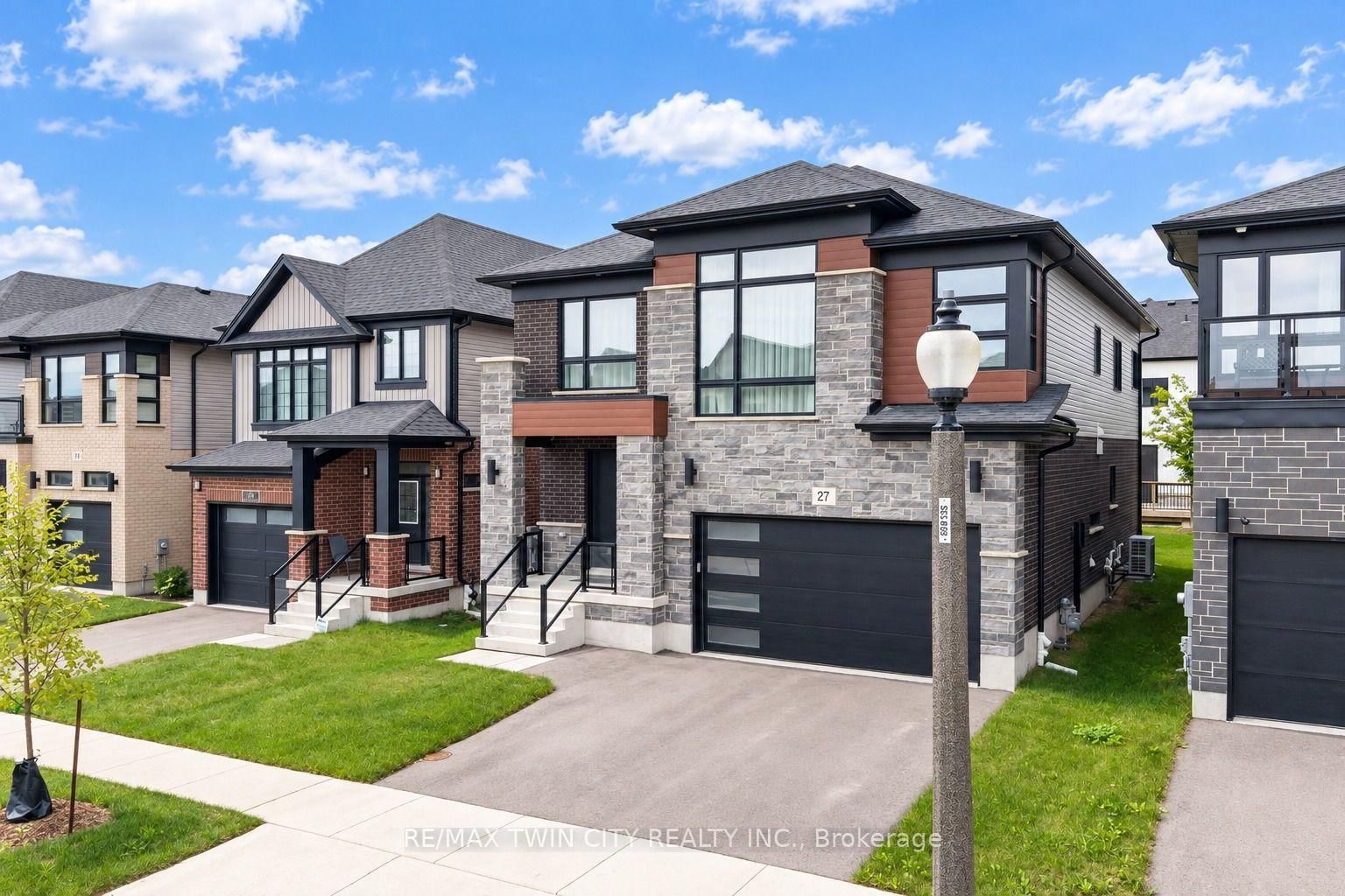 27 Jacob Detweiller Drive • Kitchener, ON photo 3
