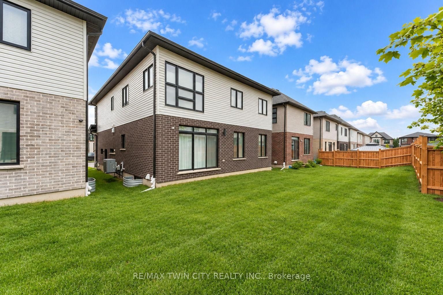 27 Jacob Detweiller Drive • Kitchener, ON photo 42